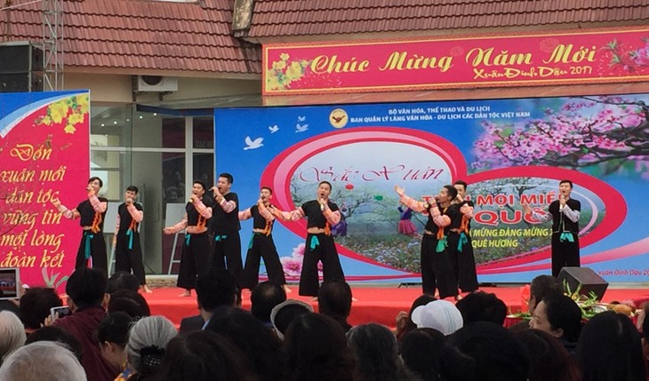 Ethic group cultures highlighted at spring festival - ảnh 2